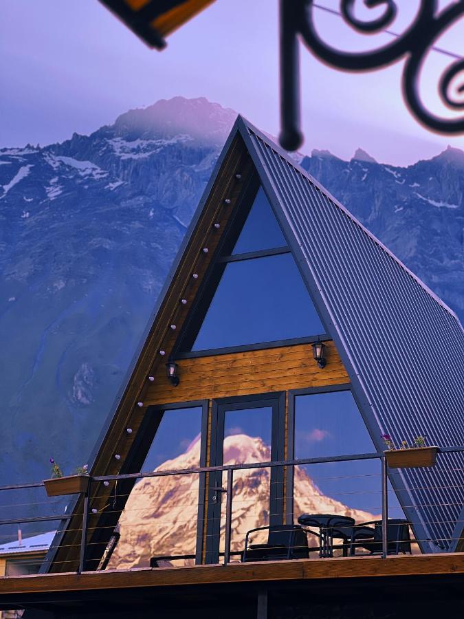 Pyramid Kazbegi Hotell Eksteriør bilde