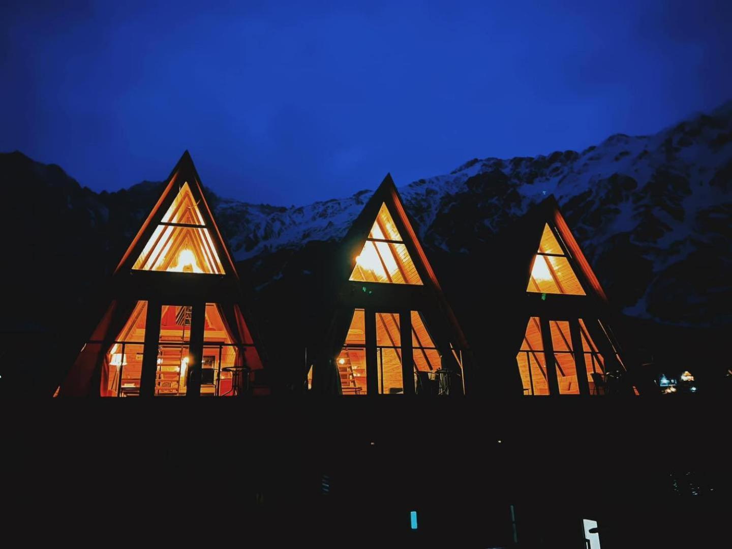 Pyramid Kazbegi Hotell Eksteriør bilde
