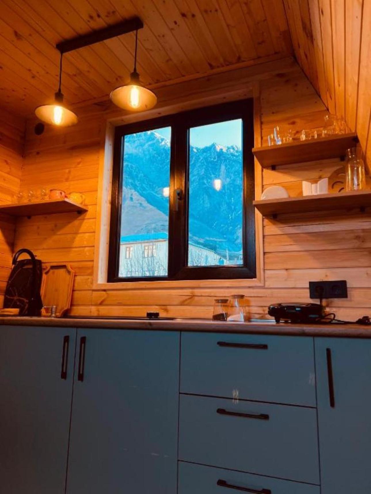Pyramid Kazbegi Hotell Eksteriør bilde