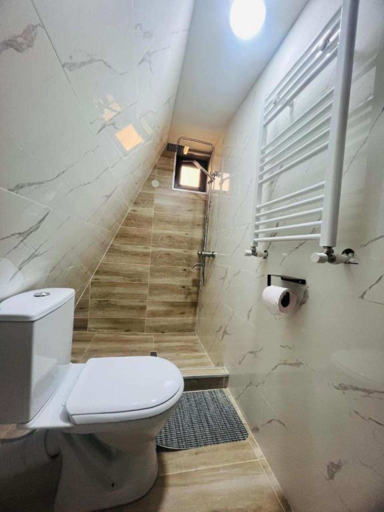 Pyramid Kazbegi Hotell Eksteriør bilde