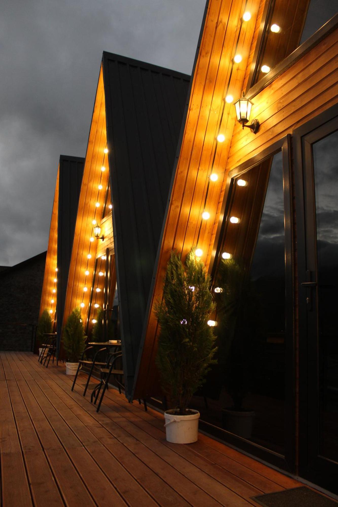 Pyramid Kazbegi Hotell Eksteriør bilde
